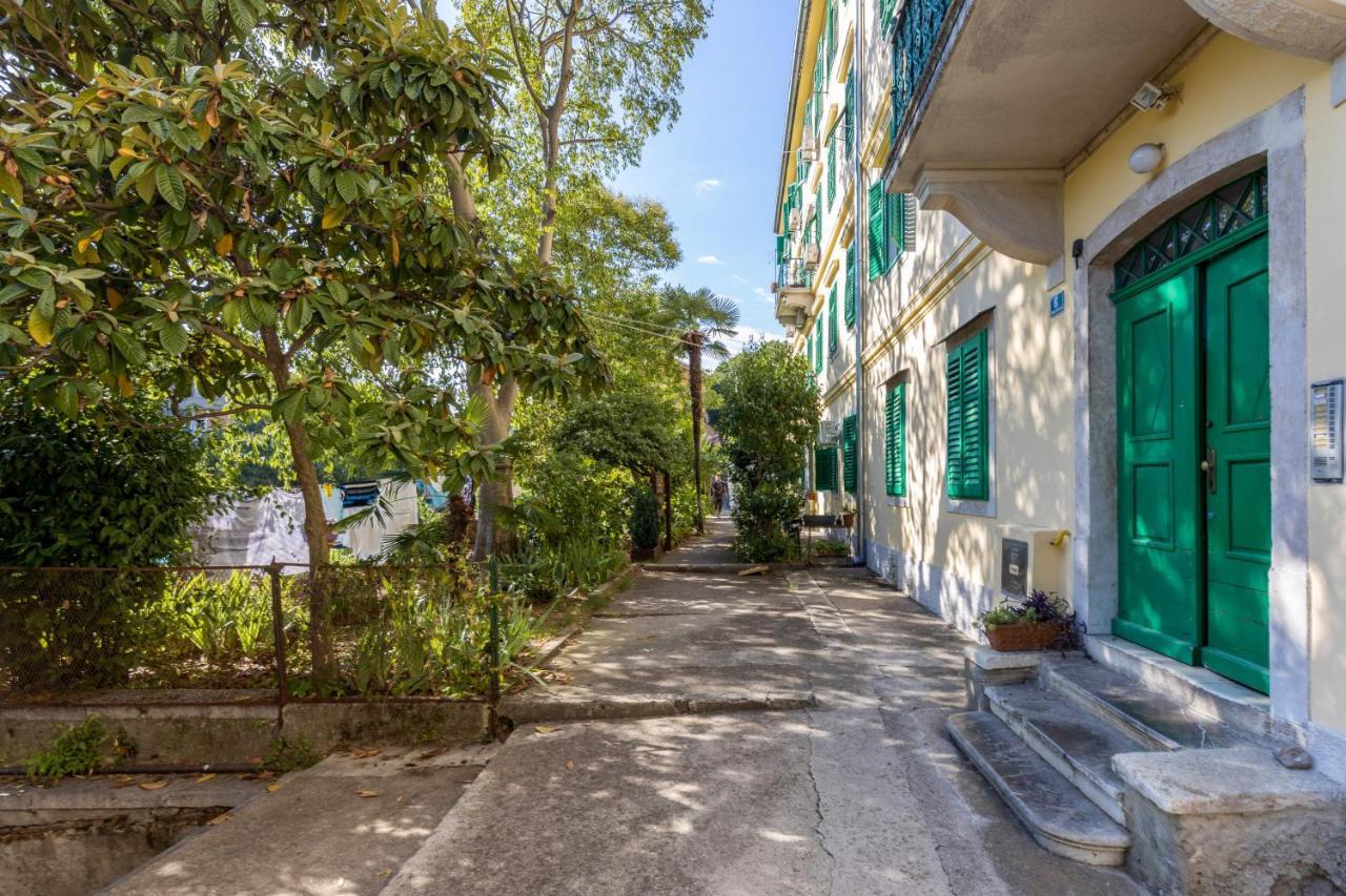 Naval Studio With Garden Rijeka Ngoại thất bức ảnh