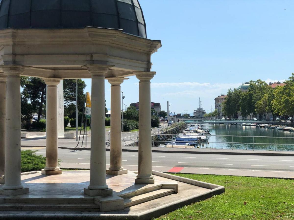 Naval Studio With Garden Rijeka Ngoại thất bức ảnh